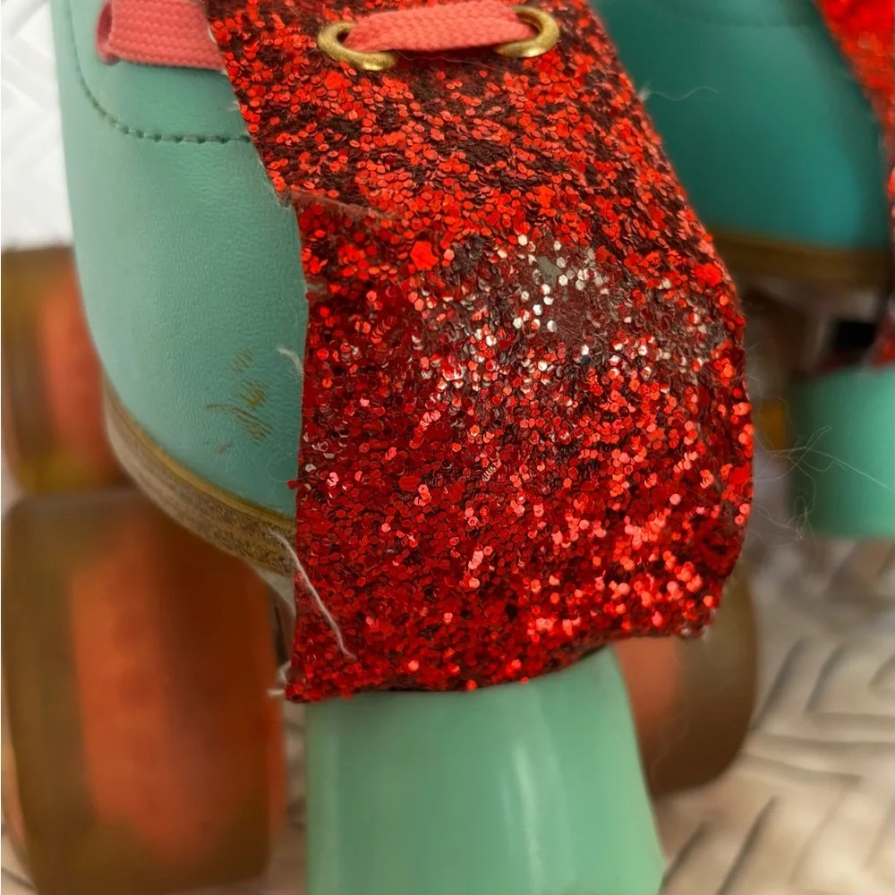 Impala Aqua Roller Skates with Protective Gear - Picture 6 of 12